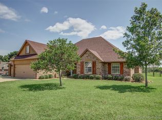 56 S Eagle Dr N, Sand Springs, OK 74063