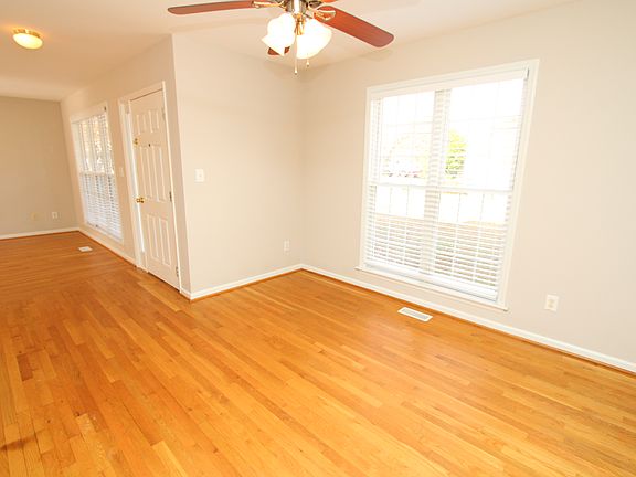 3rd image of 101 Lake Meadow Dr