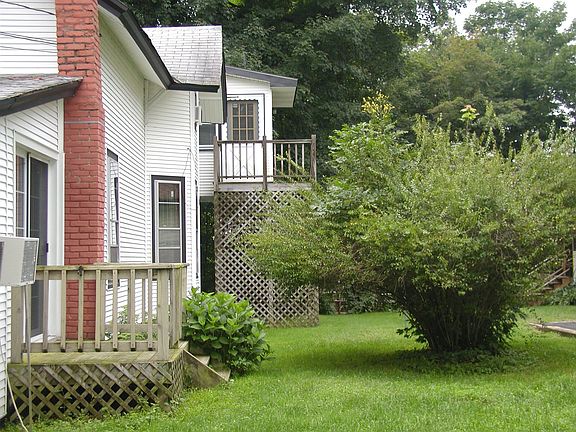 Other side -- lovely plantings.