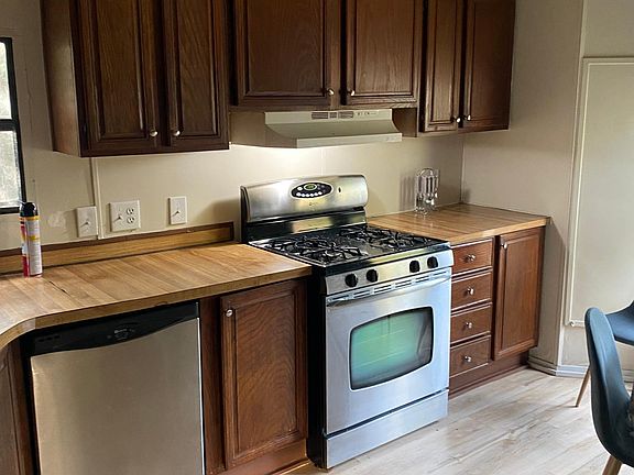 4th image of 374 Plum St #B
