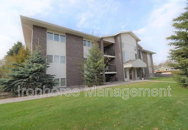 813 W Villard St #70 — Photo 1