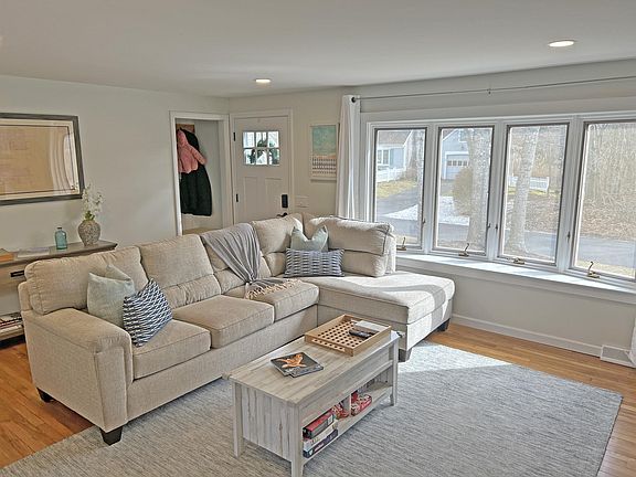 5th image of 20 Tanglewood Dr