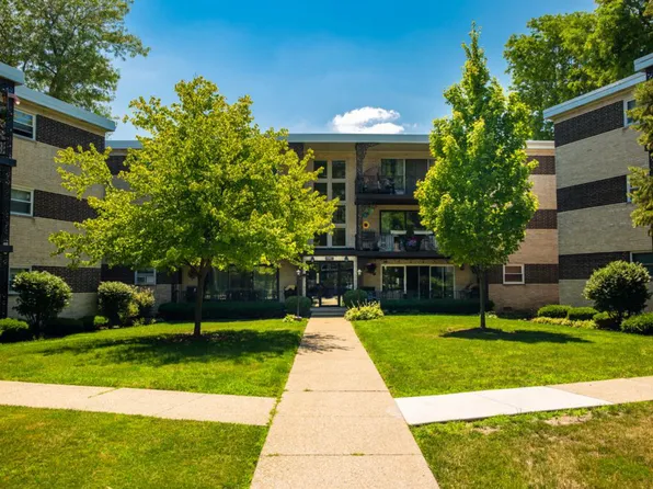 1007 8th Ave APT 10, La Grange, IL 60525