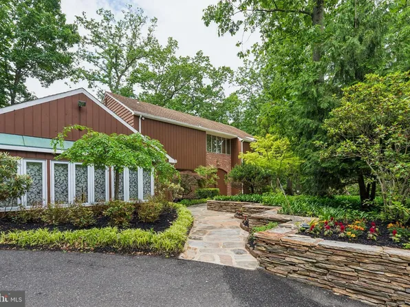 102 Box Hill Dr, Cherry Hill, NJ 08003