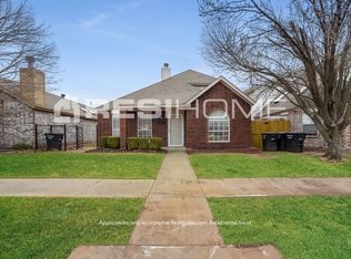 2512 Lakecrest Dr, Moore, OK 73170