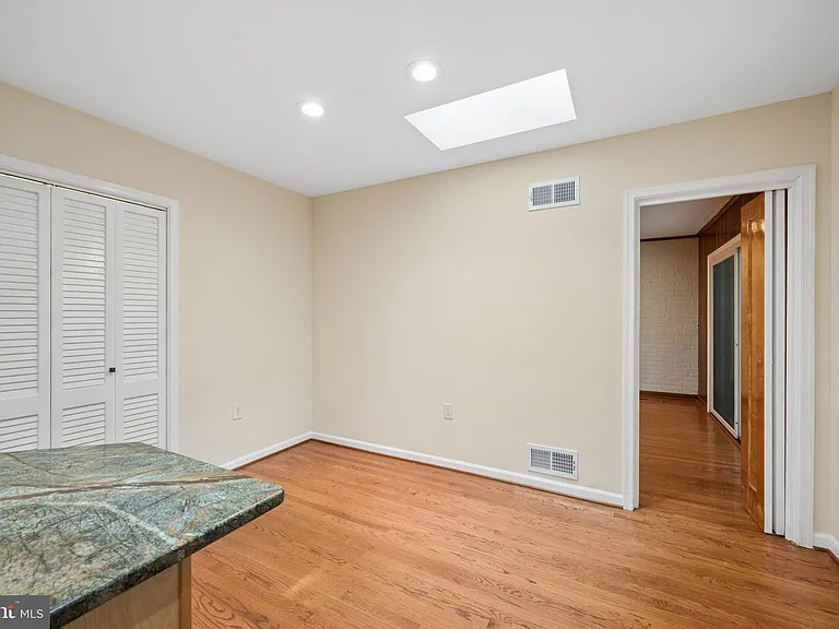 7016 Hopewood St — Photo 24