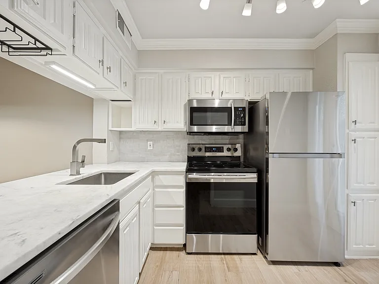 5200 Martel Ave #1-13C — Photo 5
