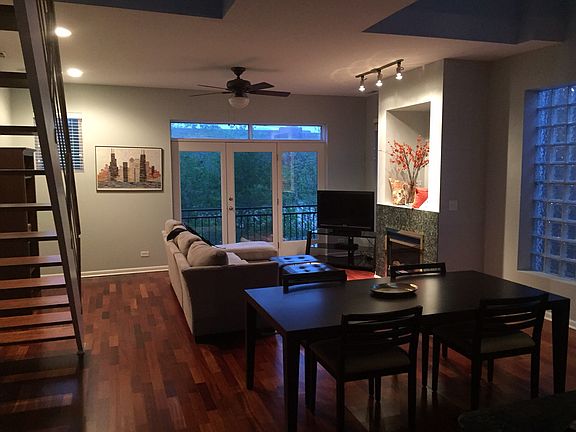 3rd image of 922 N Paulina St #3