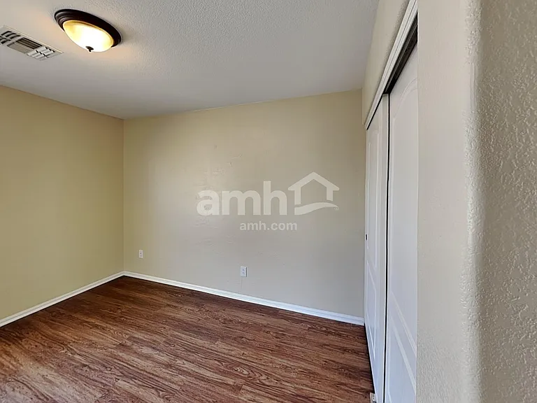 8409 S 50th Ln — Photo 19