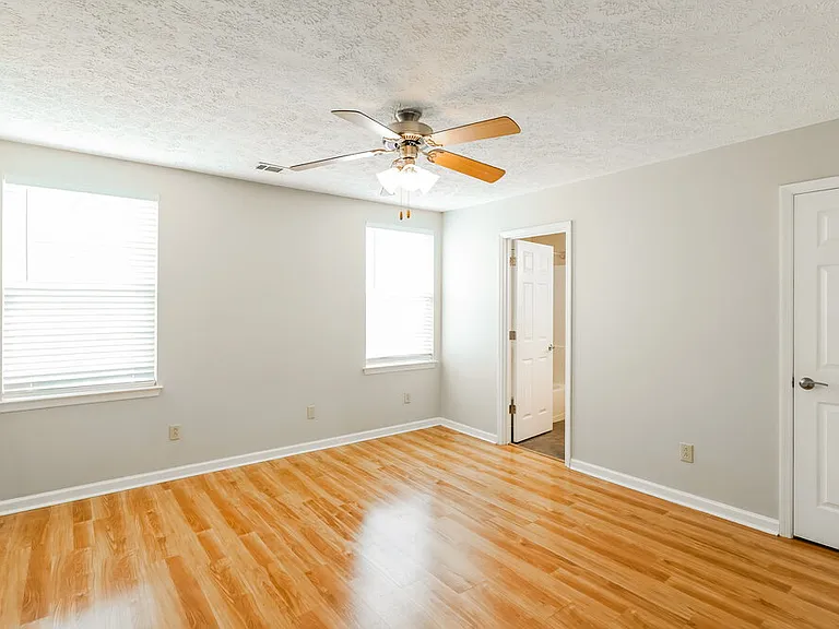 106 Bradford Cir — Photo 10