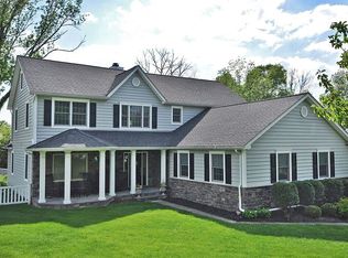 68 Pitcairn Dr, Roseland, NJ 07068
