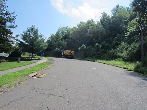 4th image of 19 Fox Hill Dr