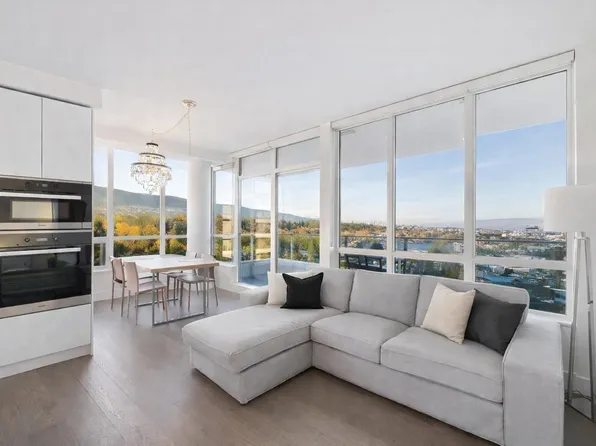 1675 Lions Gate Ln #1401, North Vancouver, BC V7P 0C5