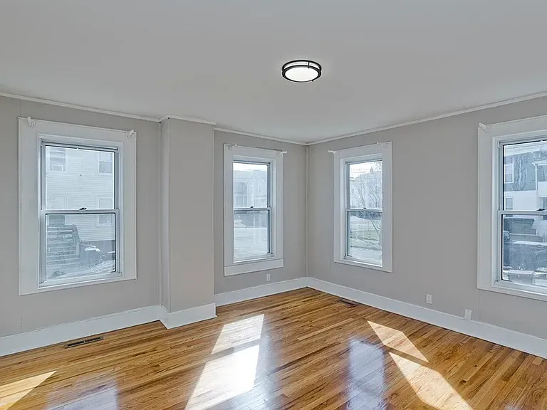 13 Hampden St — Photo 4