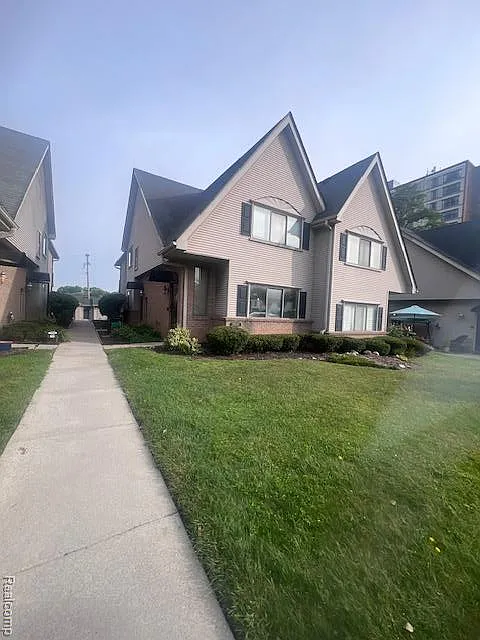 2 bed, 1.0 bath, 963 sqft, $1,750 — Photo 2