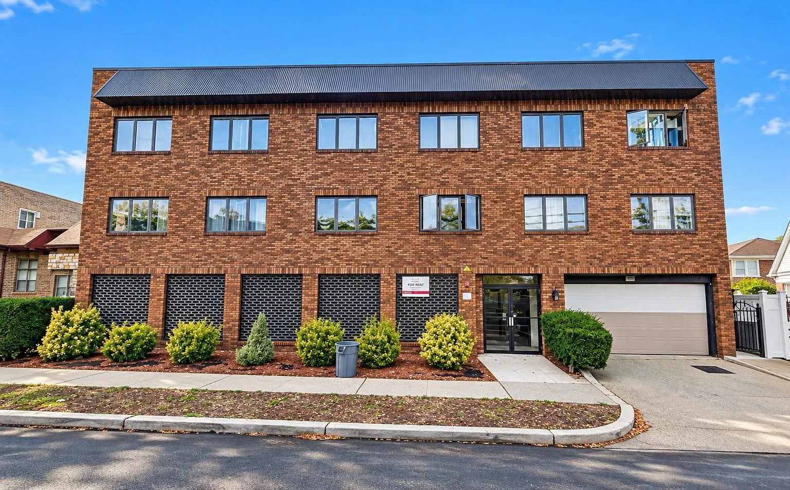 1 bed, 1.0 bath, $2,000 — Photo 1