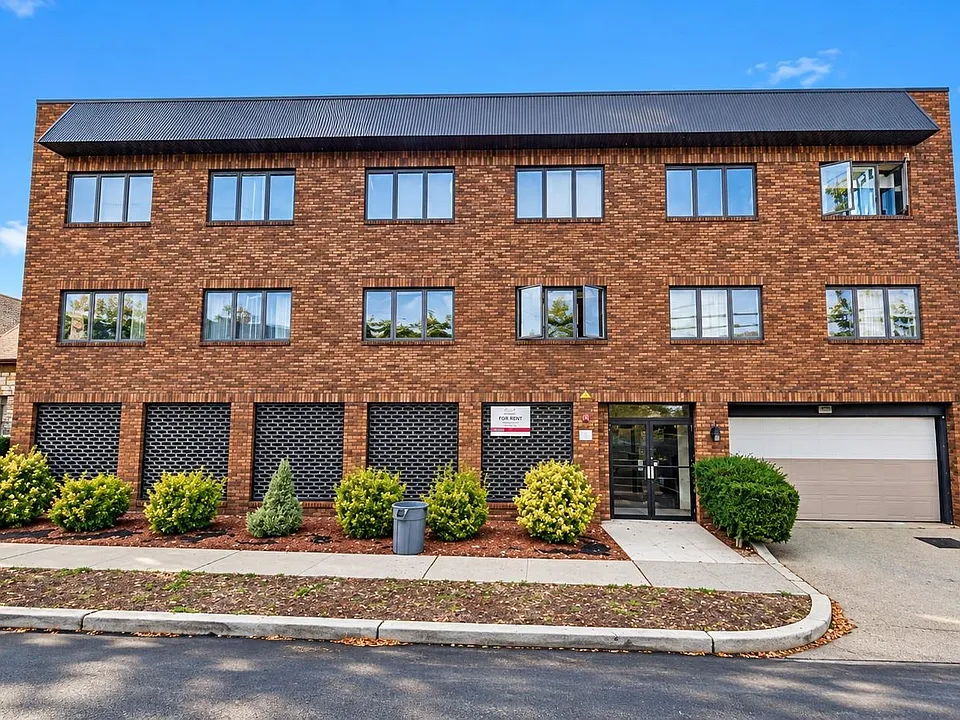47 Bergen Blvd #2B