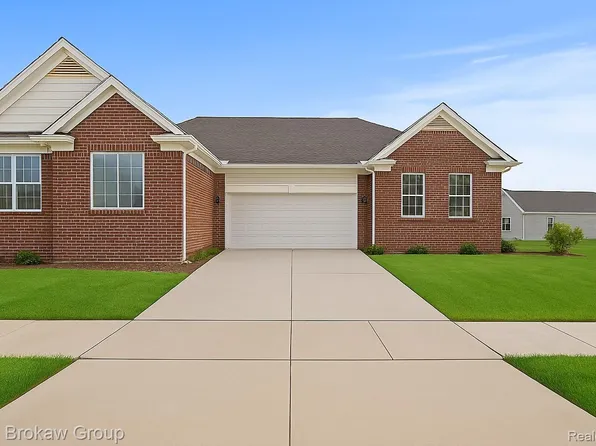 1423 Luxington St, Lapeer, MI 48446