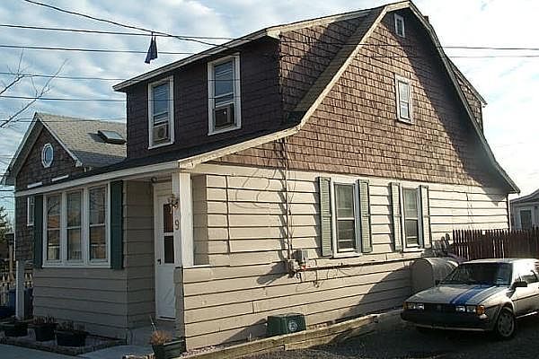 1st image of 9 James St S