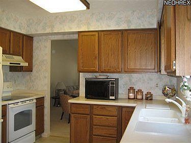 3rd image of 225 Westwind Dr