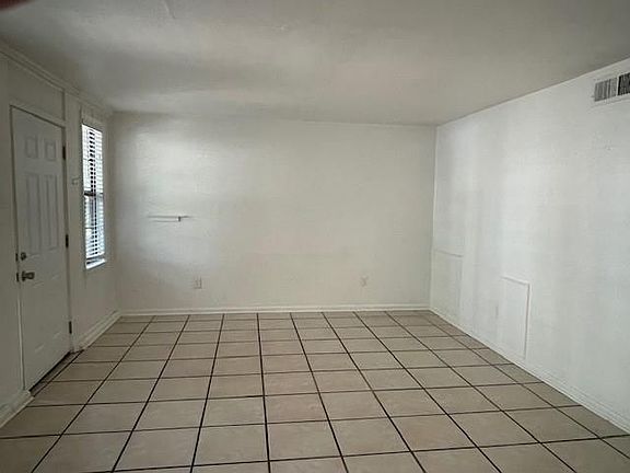 5th image of 1818 Prytania St #103