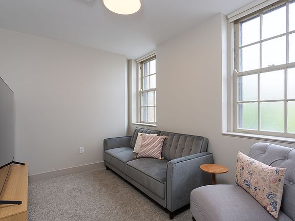 5th image of 936 Delaware Ave #302
