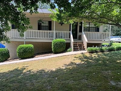 2nd image of 268 Crescent Dr SE
