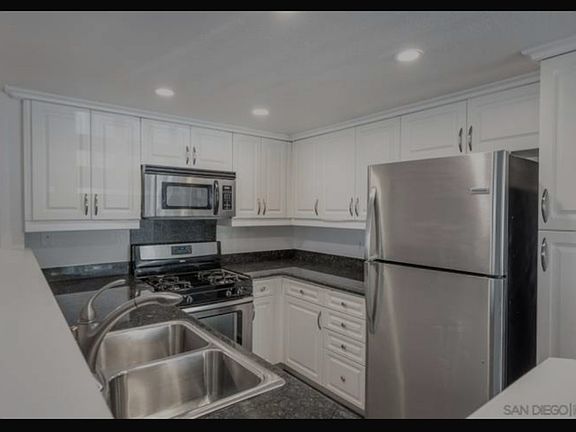 2nd image of 1564 Tanglewood Ln Unit 1
