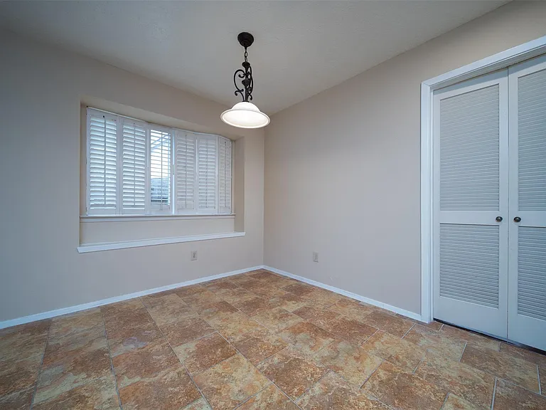 2411 Gunston Ct — Photo 9