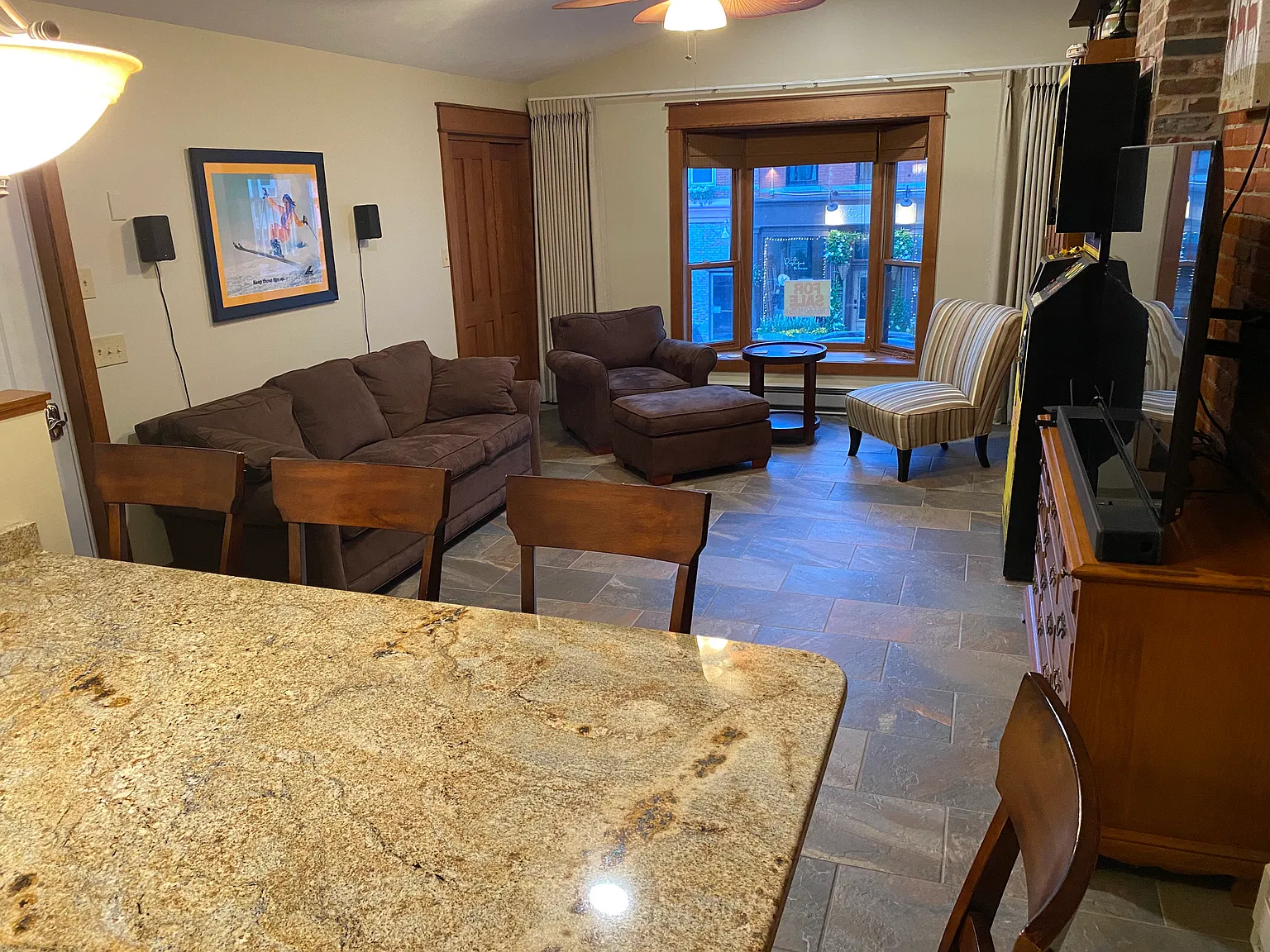 1 bed, 1.5 bath, 690 sqft, $1,800 — Photo 2