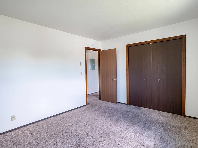 Fargo, ND Summerfield Apartments | 21A | Bedroom
