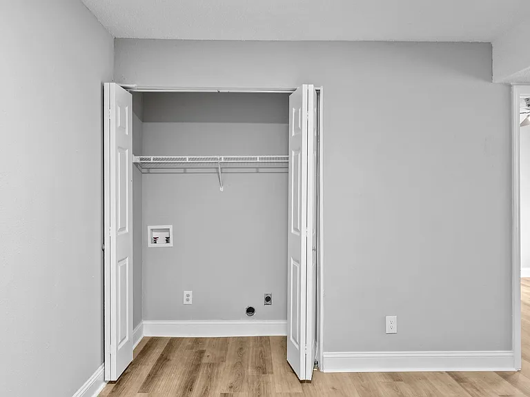 Pineview Apartments — Photo 26