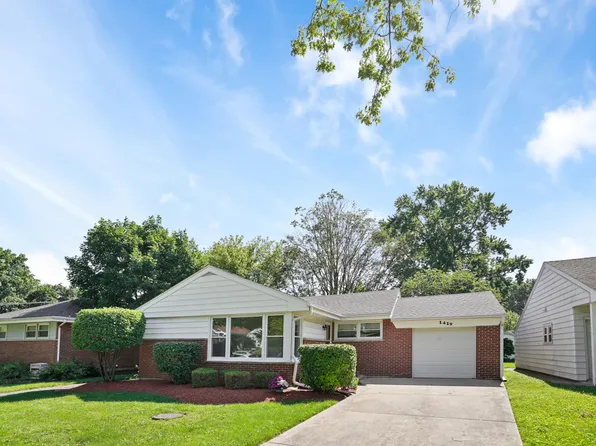 1419 W Saint James Pl, Arlington Heights, IL 60005