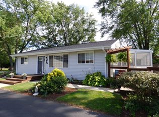 764 Riverside Dr, South Elgin, IL 60177