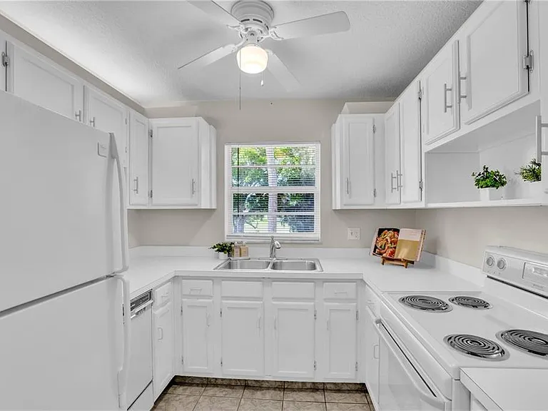 17 Vista Palm Ln #201 — Photo 3