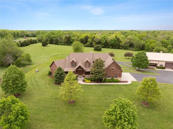 8980 Rowen Rd, De Soto, KS 66018