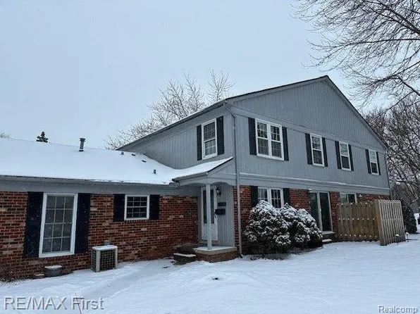 34230 Garfield Cir, Fraser, MI 48026