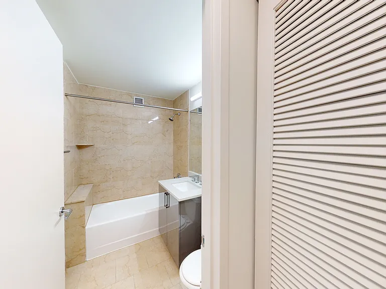 10 Hanover Square — Photo 105