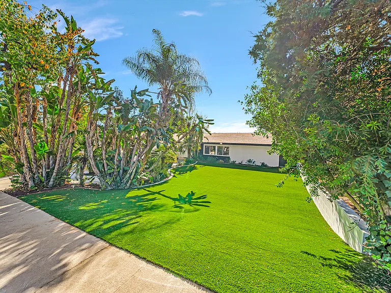 5557 Ostin Ave — Photo 8