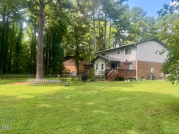 3rd image of 133 Rainbow Ct