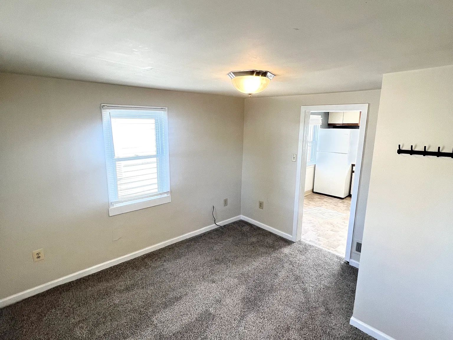 2 bed, 900 sqft, $1,050 — Photo 2
