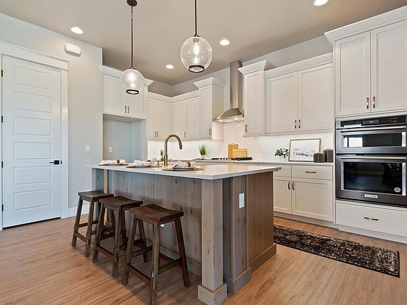 3rd image of 7847 W Corinthia St