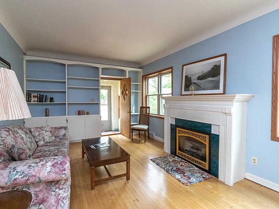 4th image of 222 Dakota St