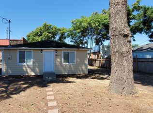 18223 SE Ash St, Portland, OR 97233