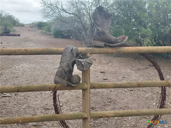 22159 Private Road 1080, Mathis, TX 78368