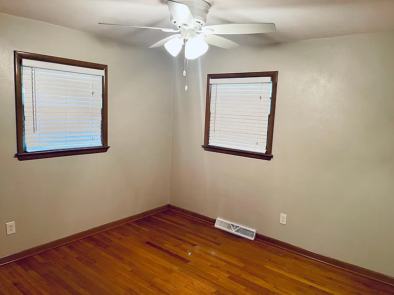 1308 Eastview Rd — Photo 11