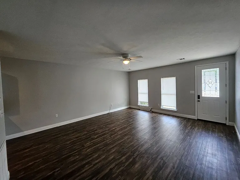 207 Lacey Eden Ln — Photo 16