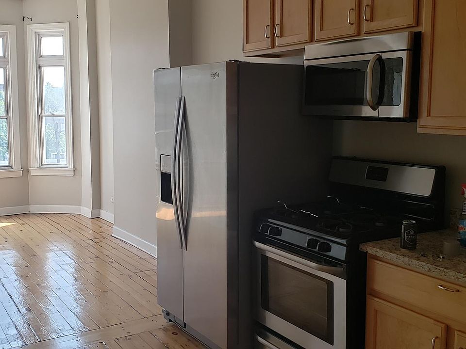 1st image of 2344 W Fullerton Ave #3