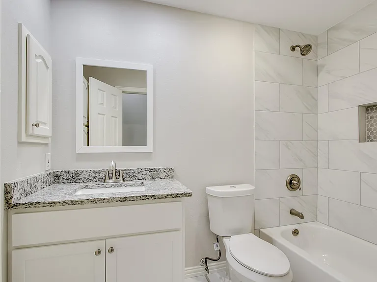 409 Lancashire Dr — Photo 24