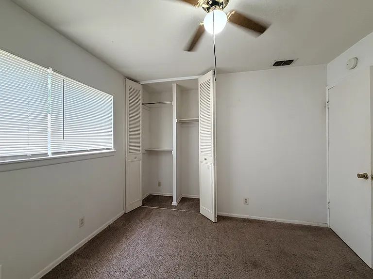 4915 Sierra Madre Dr — Photo 11